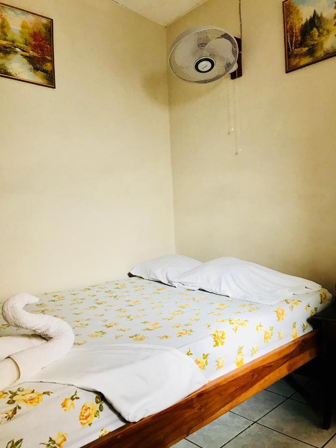 סן חואן דל סור Hostal Brisas Y Olas מראה חיצוני תמונה